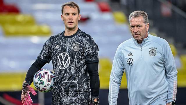 轻球员正在 轻球员正在