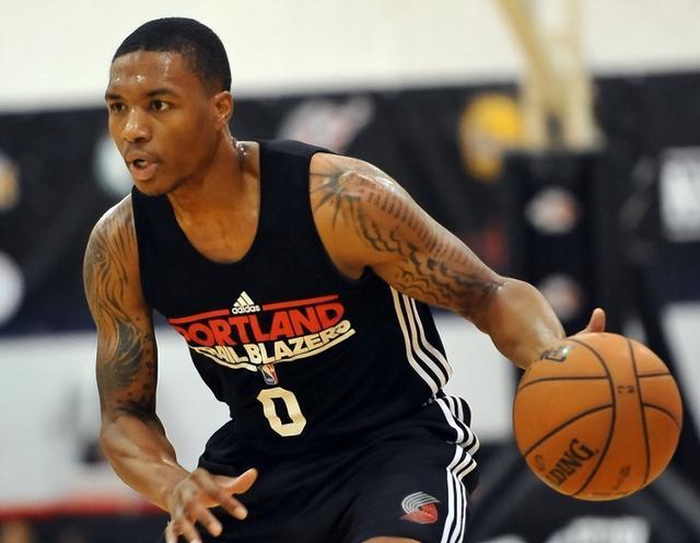 足球赛场上 足球赛场上