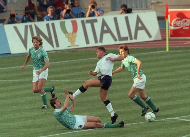 球迷砸皇社 球迷砸皇社