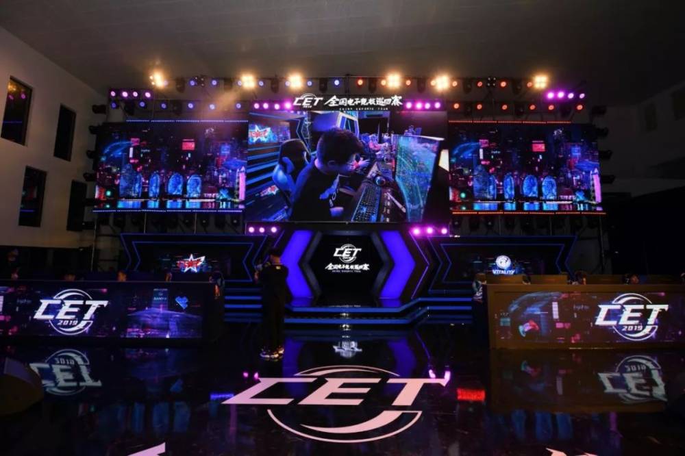 在接受采访 在接受采访