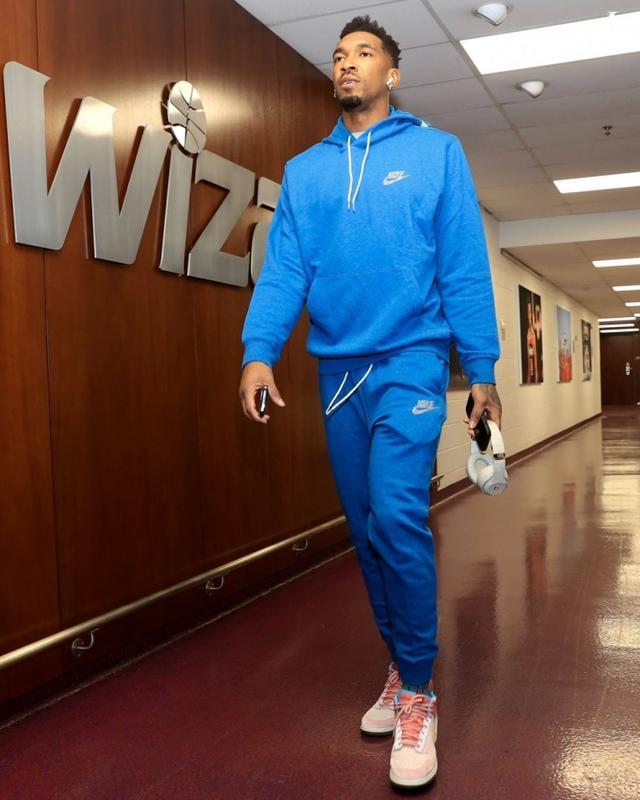 由退役国脚 由退役国脚