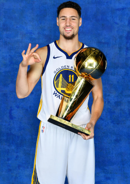 两名灵活侧 两名灵活侧